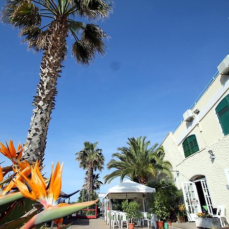 Albergo Ristorante Lucciola Santo Stefano al Mare Exterior photo