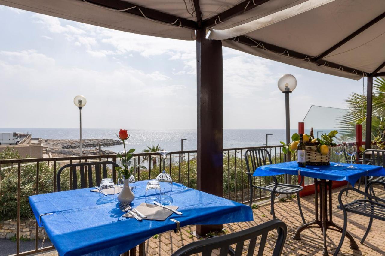Albergo Ristorante Lucciola Santo Stefano al Mare Exterior photo