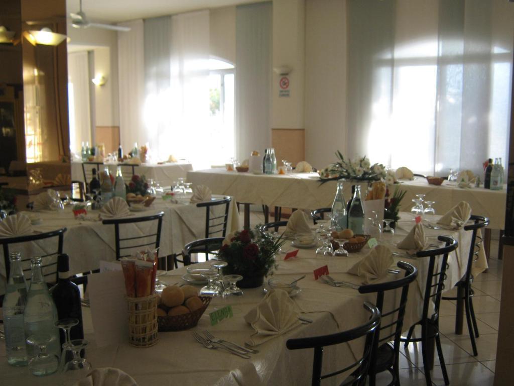 Albergo Ristorante Lucciola Santo Stefano al Mare Exterior photo