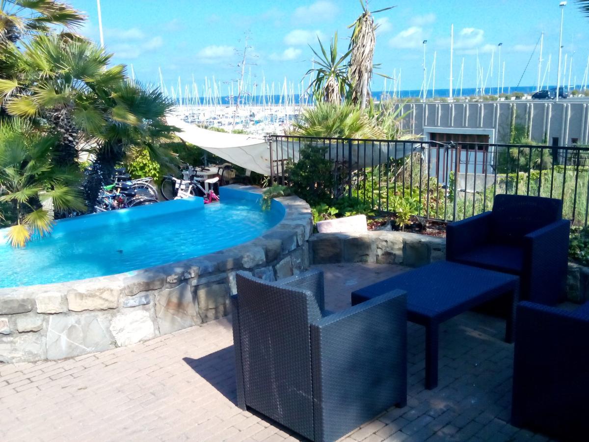 Albergo Ristorante Lucciola Santo Stefano al Mare Exterior photo