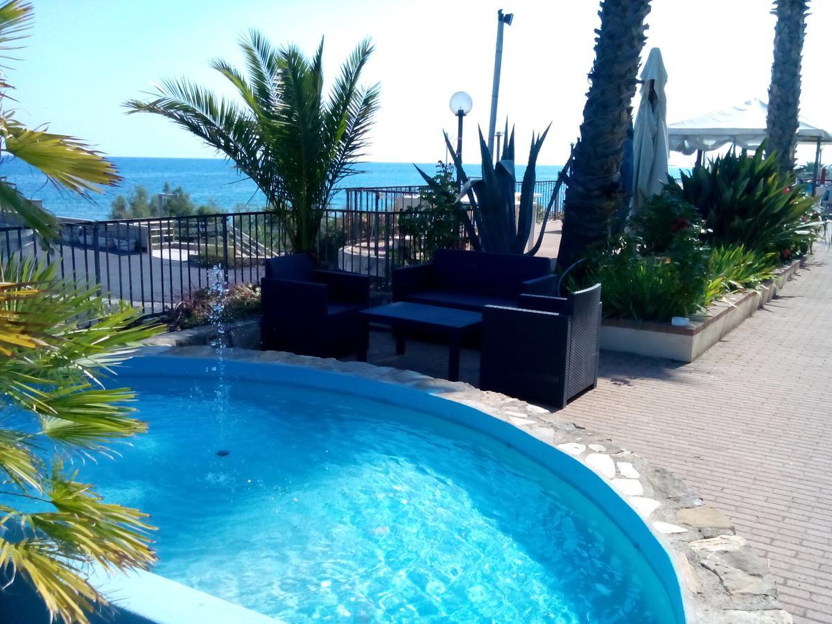 Albergo Ristorante Lucciola Santo Stefano al Mare Exterior photo