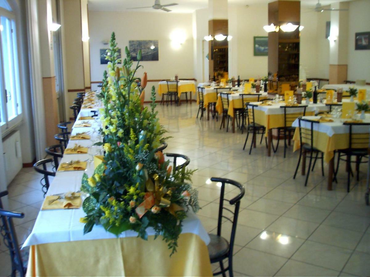 Albergo Ristorante Lucciola Santo Stefano al Mare Exterior photo